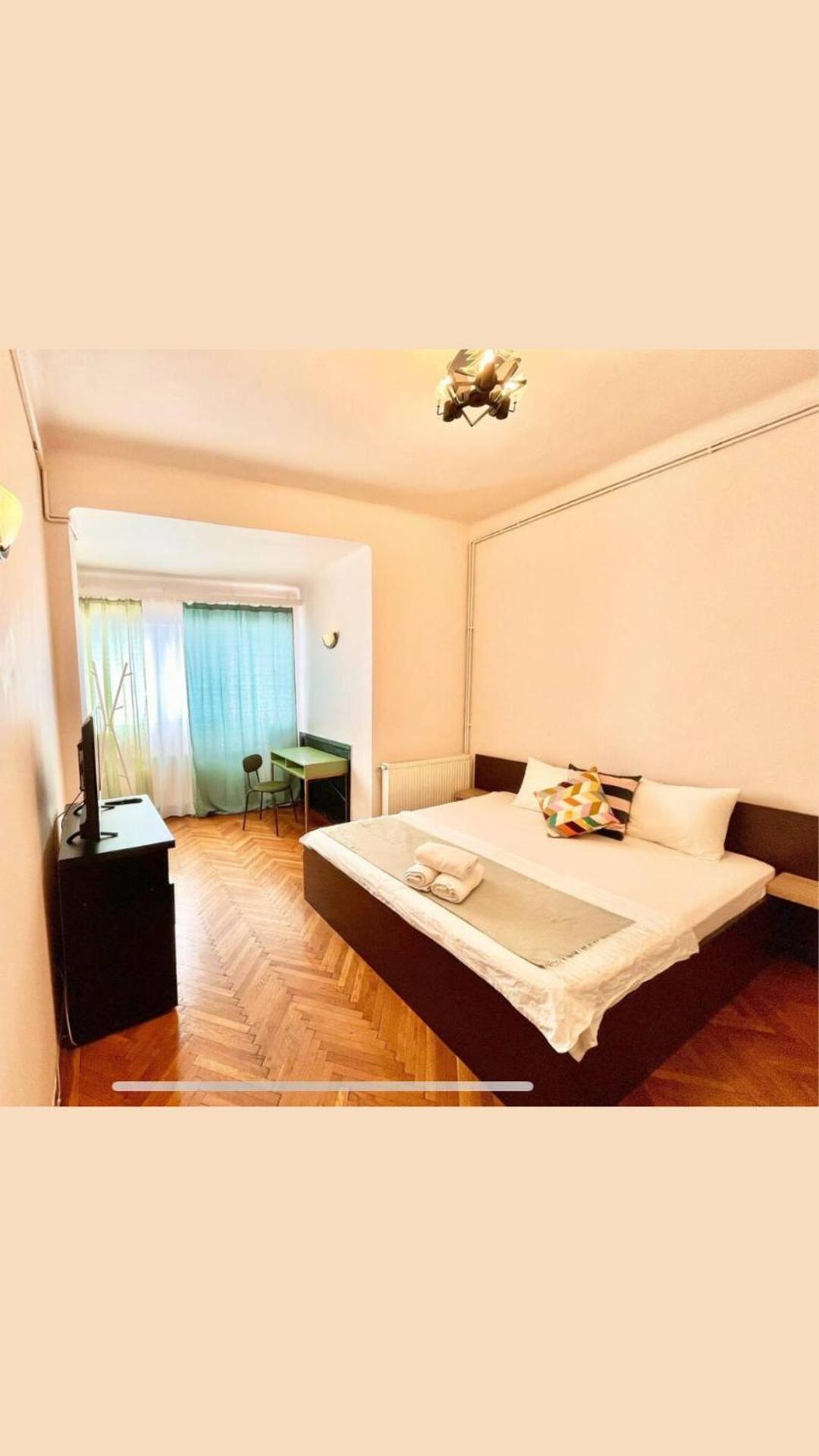 Downtown Unirii Square Private Economy Rooms With Shared Amenities Бухарест Экстерьер фото