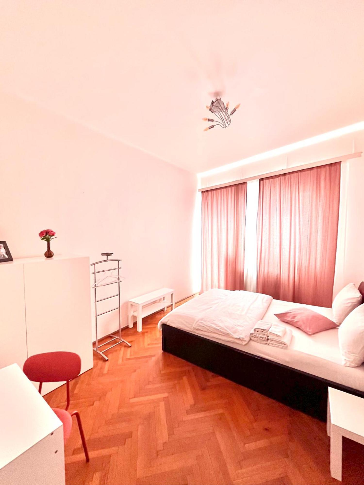 Downtown Unirii Square Private Economy Rooms With Shared Amenities Бухарест Экстерьер фото